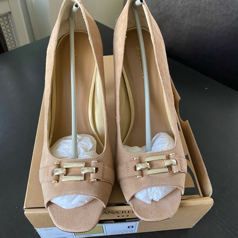 New Banana Republic size 8 open toe pumps